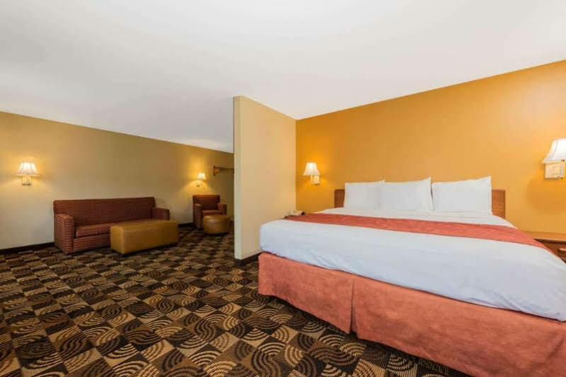 Super 8 By Wyndham Portsmouth Hotel Rosemount Exterior foto